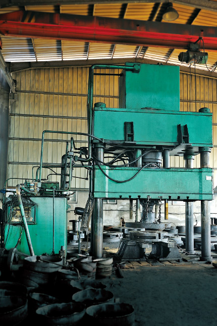 630噸油壓機（封頭）